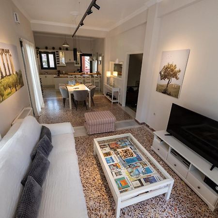 Angelinas Quarters - Kalamata Mediterranean Villas Eksteriør bilde