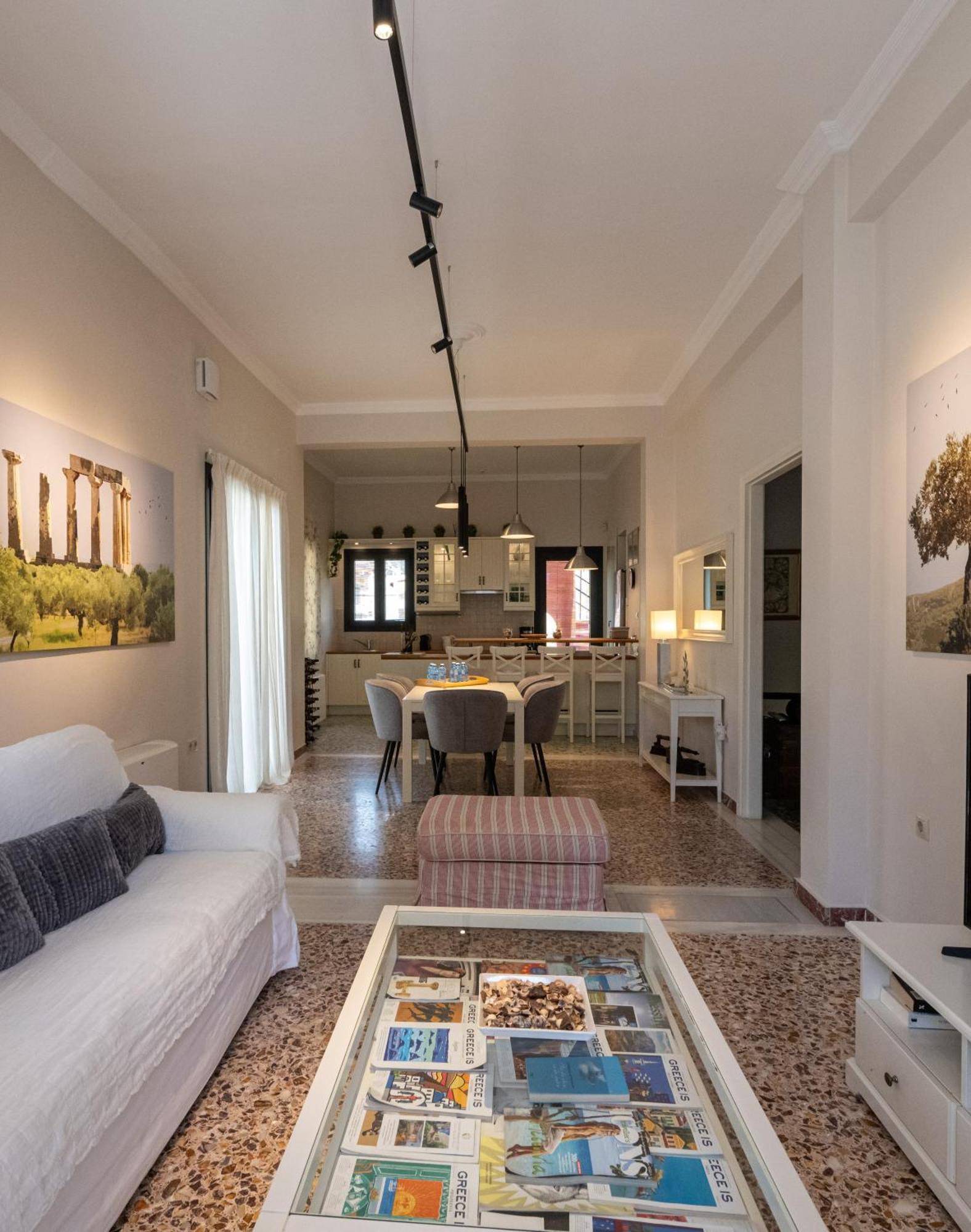 Angelinas Quarters - Kalamata Mediterranean Villas Eksteriør bilde